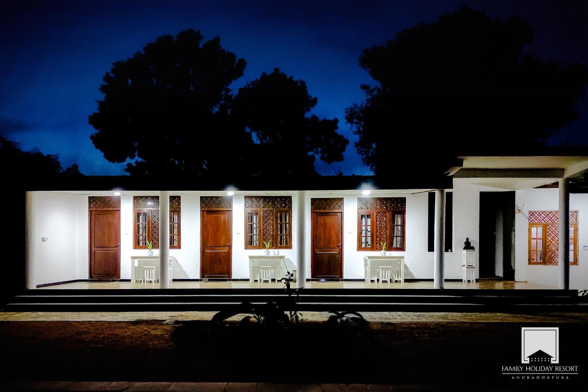 Family Holiday Resort Anuradhapura Bagian luar foto