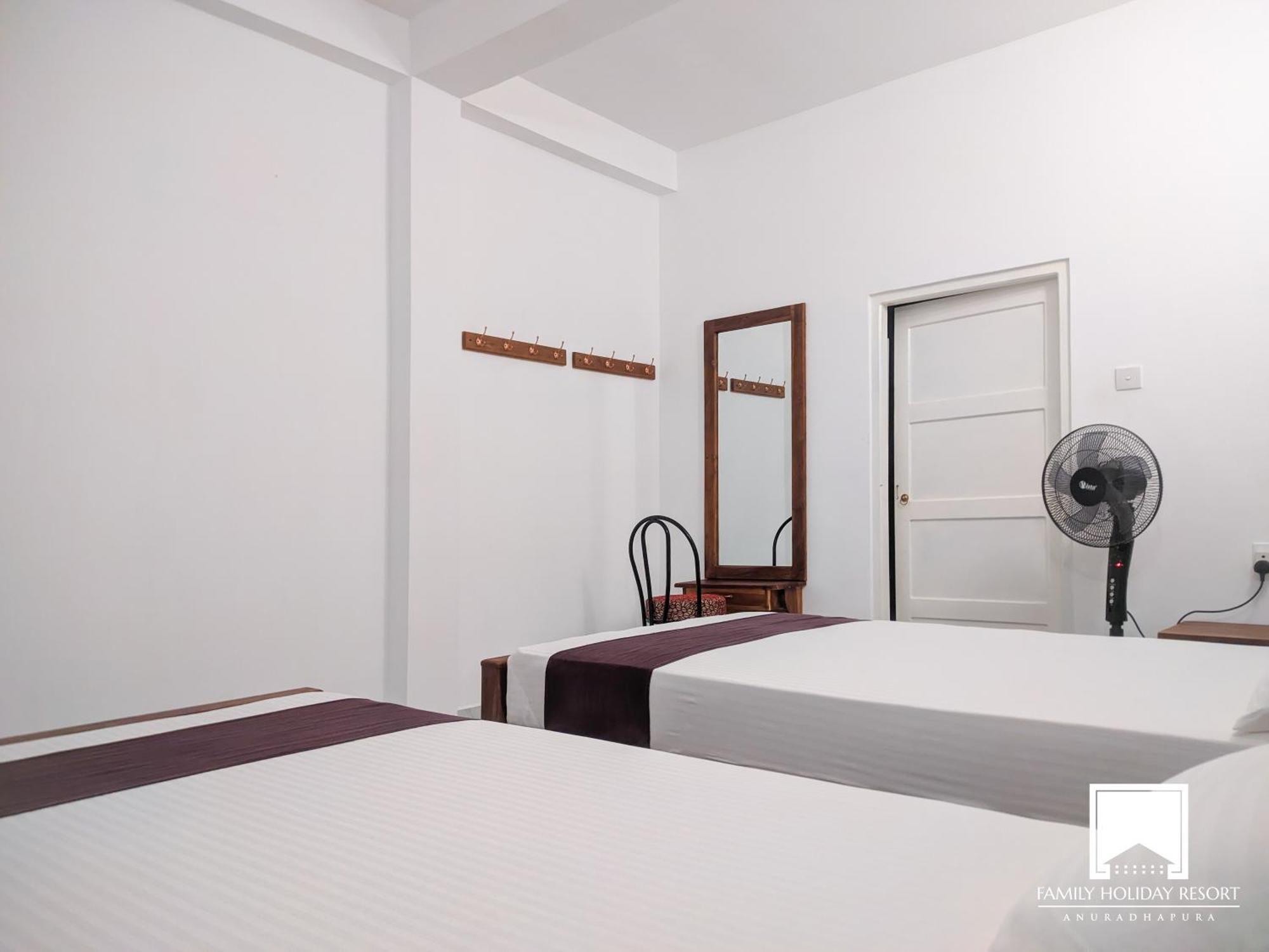 Family Holiday Resort Anuradhapura Bagian luar foto