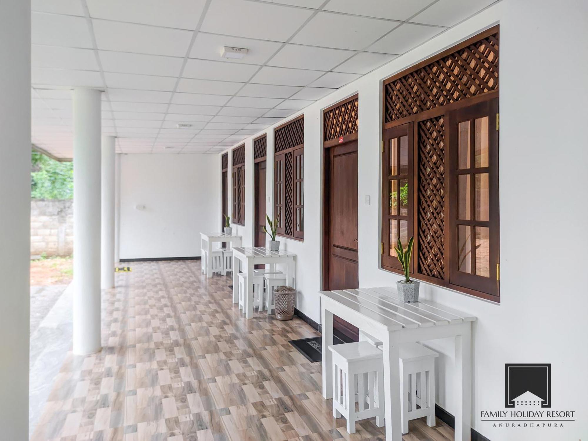 Family Holiday Resort Anuradhapura Bagian luar foto