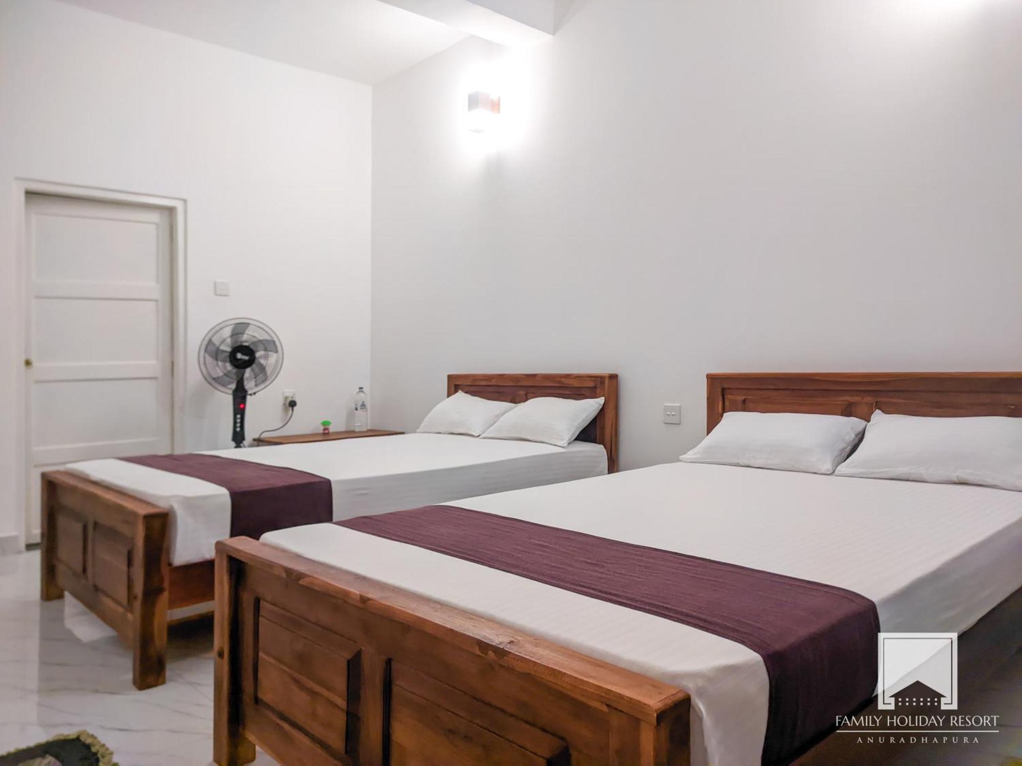 Family Holiday Resort Anuradhapura Bagian luar foto