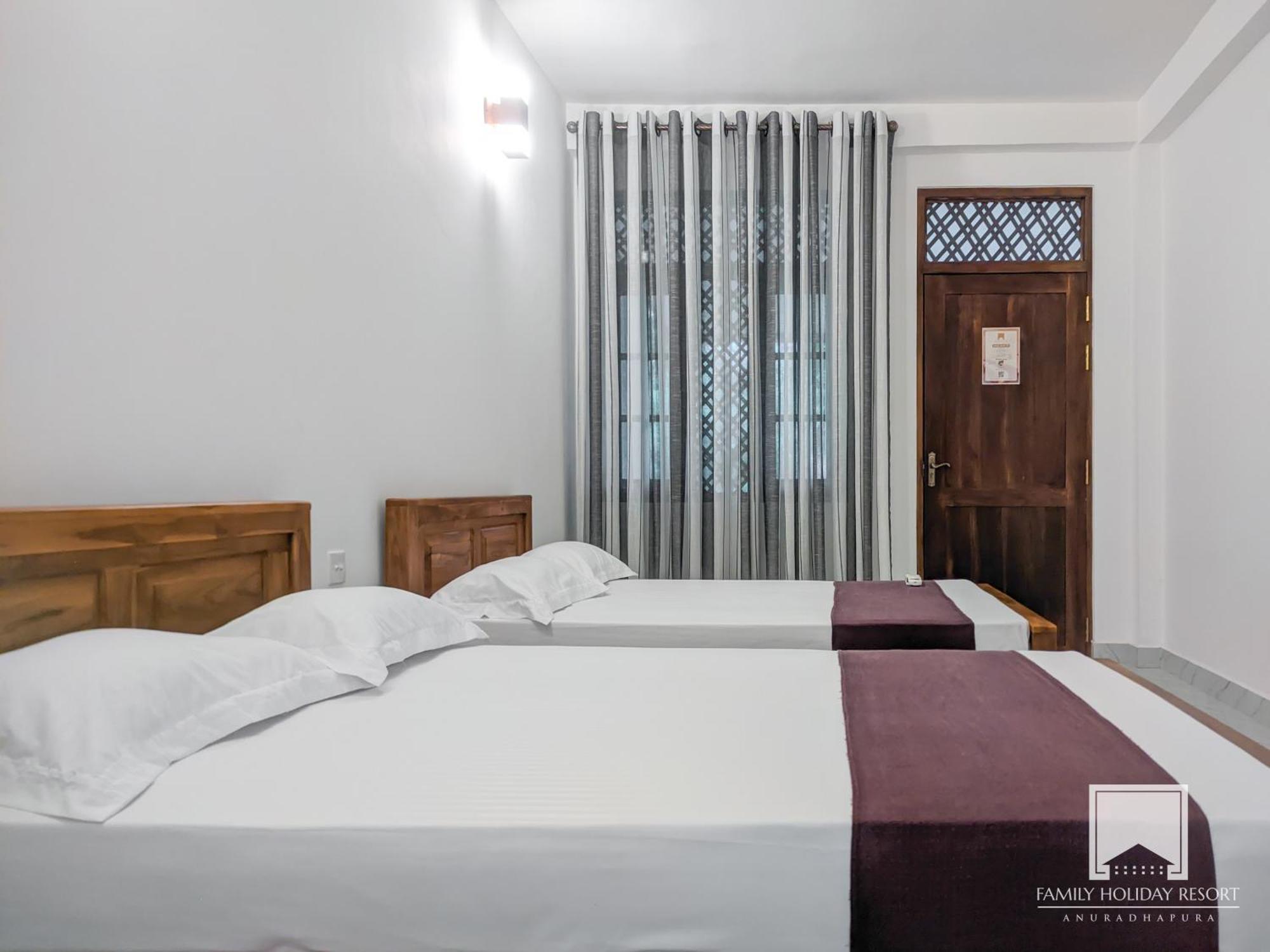 Family Holiday Resort Anuradhapura Bagian luar foto